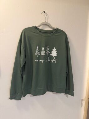 Merry & Bright Green Holiday Top Womens Sz Medium Long Sleeved